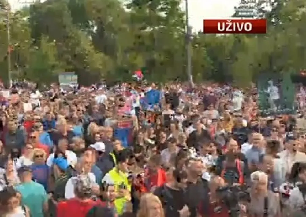 Evropska unija (EU) očekuje brzu i nepristrasnu istragu incidenata protiv učesnika protesta u Srbiji, poručila je komesarka za pro&scaron;irenje EU, Marta Kos.