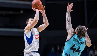 Duel Megija i Tejlora