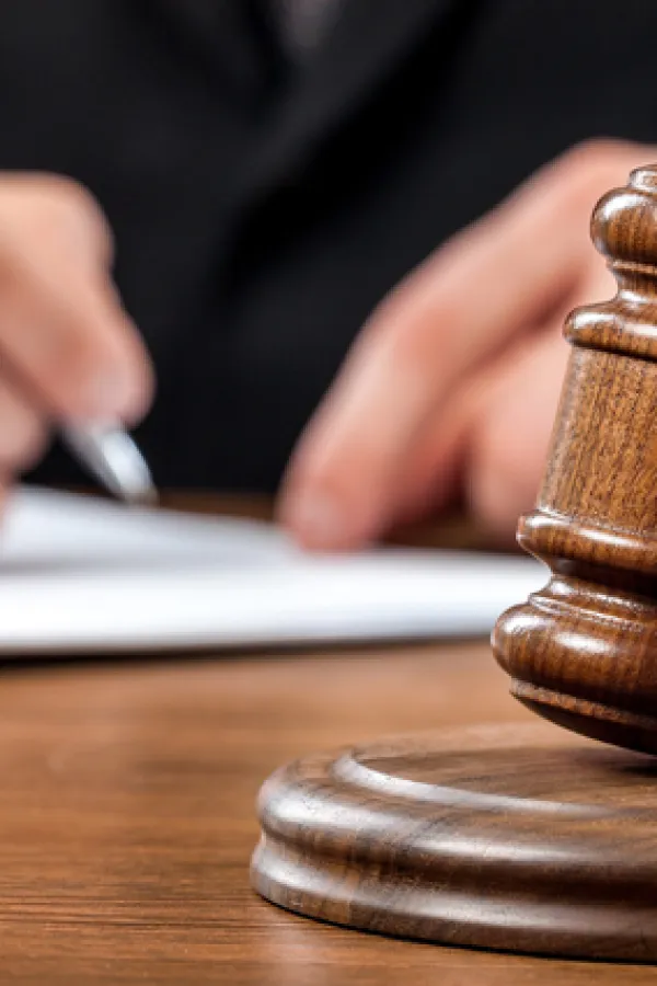 Због кршења Закона о спречавању корупције, функционери пред судовима најчешће прођу са опоменом (Илустрација)