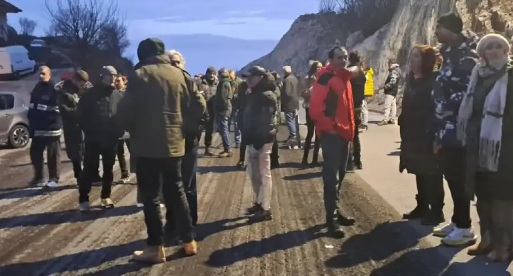 Građani Cetinja blokirali Kru&scaron;evo ždrijelo