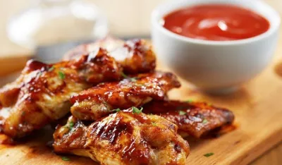 Slatka pileća krilca uz ro&scaron;tiljski umak