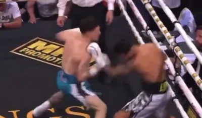 (VIDEO) Bokser preminuo poslije stravičnog udarca tokom borbe