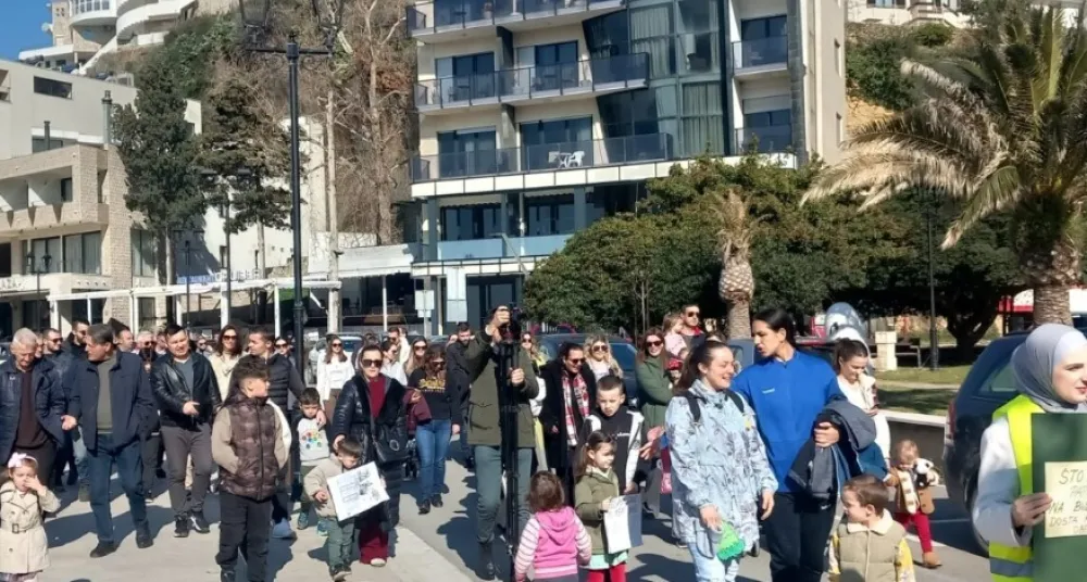 Protest u Ulcinju: Roditelji traže bezbjedna igrali&scaron;ta za djecu