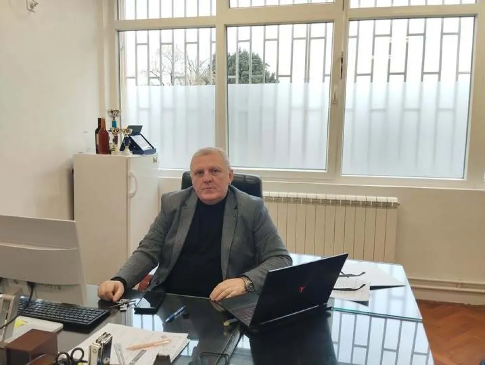 V.d. direktora RC "1. jun": Uvezati đačke i radne knjižice za OSI