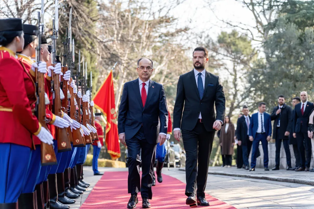 Milatović uz najvi&scaron;e državne i vojne počasti dočekao Begaja u Vili Gorica