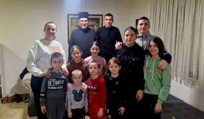 Petričevići sa sve&scaron;tenikom Vujičićem