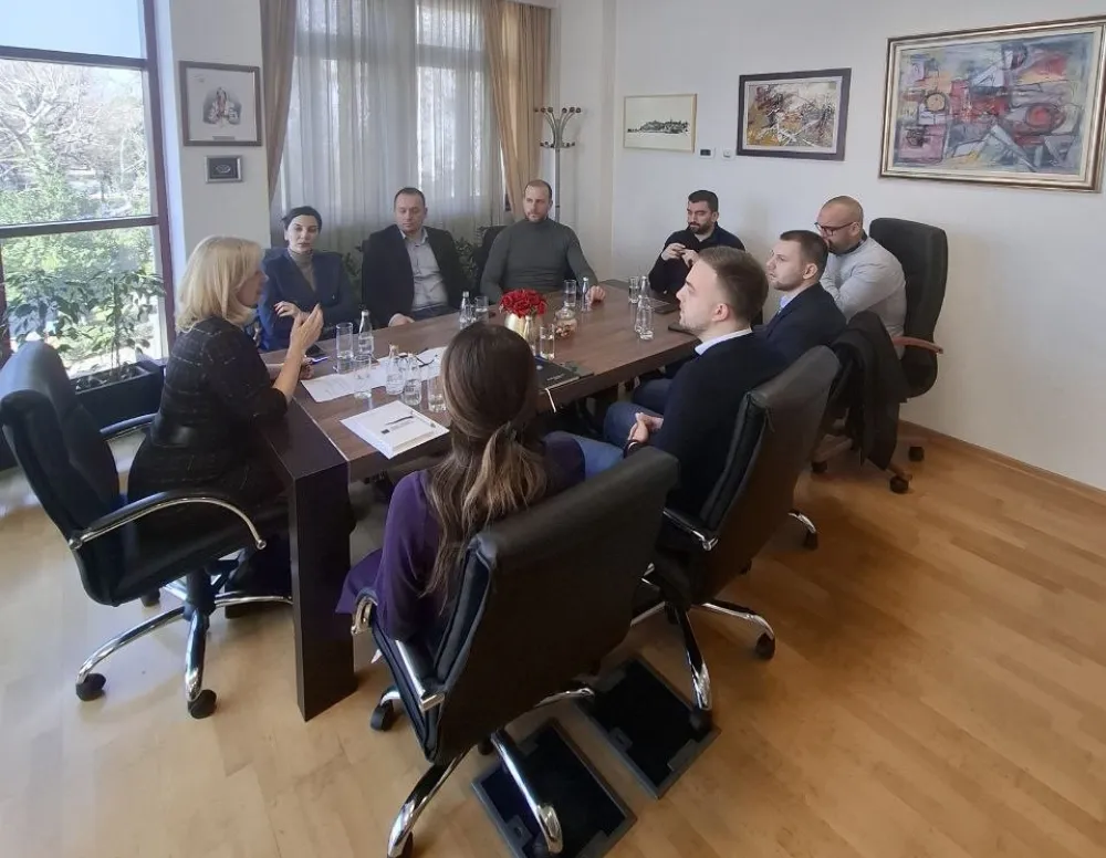 Borovinić Bojović na sastanku sa &scaron;efovima klubova odbornika 