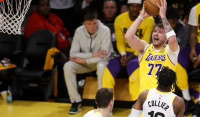 Dončić na debiju ubacio 14 poena, Jokić ponovo sjajan