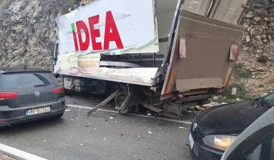 U Kotoru sudar dva kamiona i automobila, nema povrijeđenih