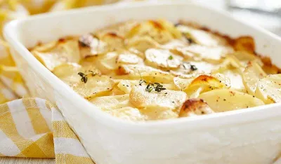 Zapečeni krompir s mlijekom jednostavan i ukusan prilog