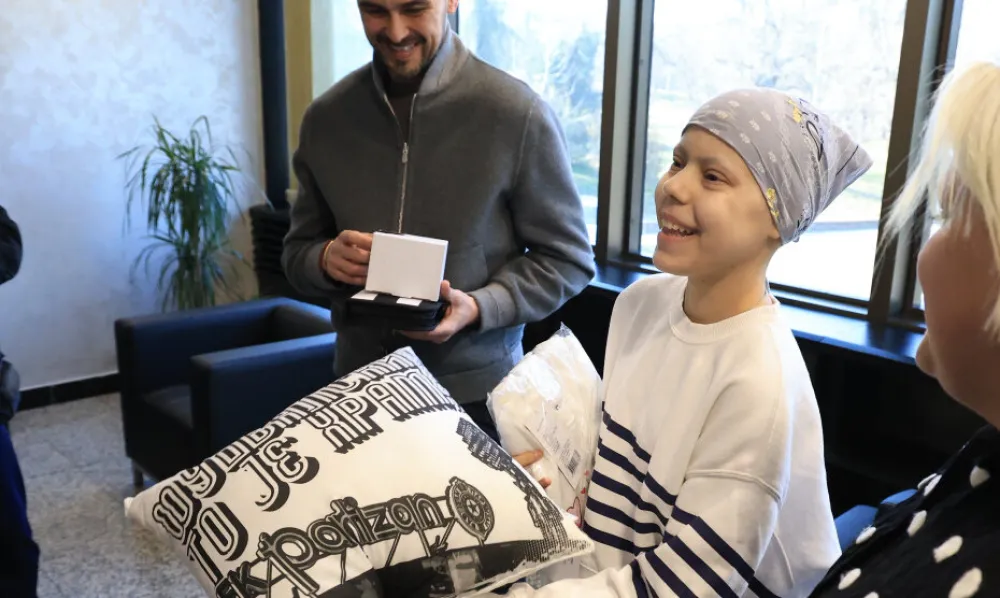 Mia Popović u posjeti FK Partizan