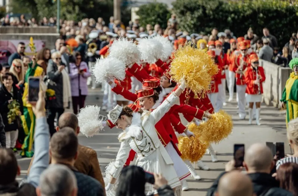 Najveselija fe&scaron;ta Praznika mimoze uz more
