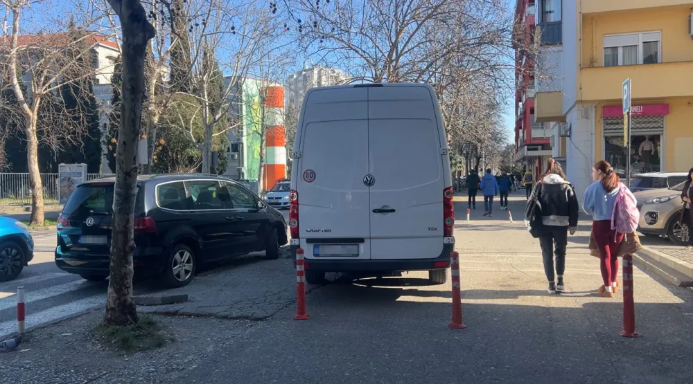 Saobraćajni kolaps u Ulici Vasa Raičkovića