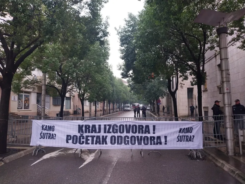 Blokada ispred Vlade