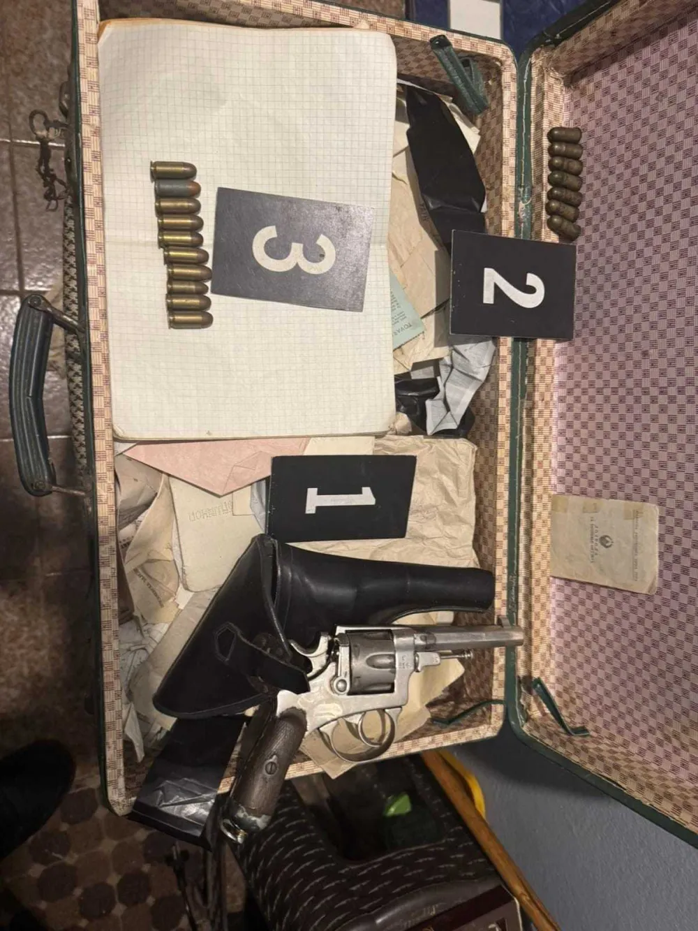 Policija uhaspila četiri osobe, pronađeno oružje i municija