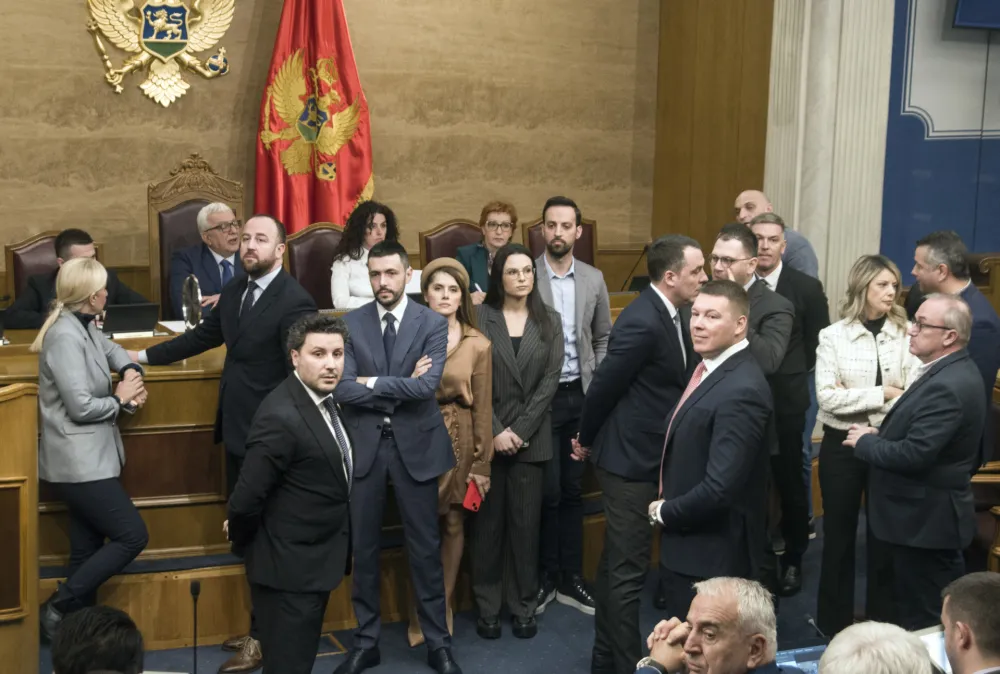 Za januarske plate poslanika oti&scaron;lo 127.000 eura