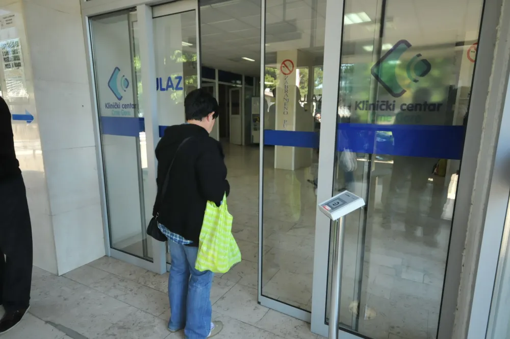Obustavljene sve posjete u Kliničkom centru