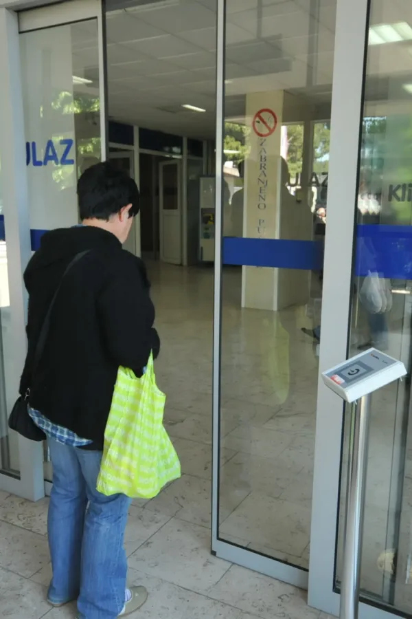 Obustavljene sve posjete u Kliničkom centru