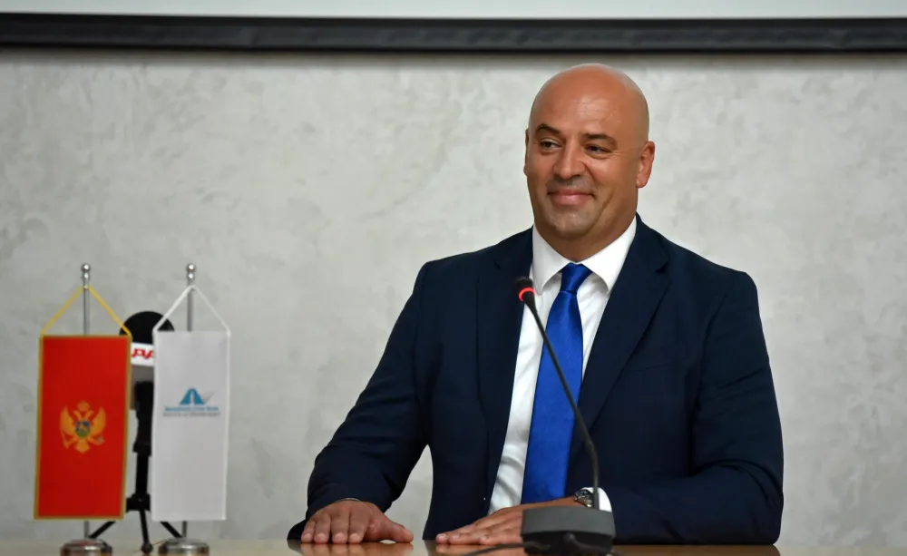 Tolić: Od 1. jula direktna linija Tivat - Barselona