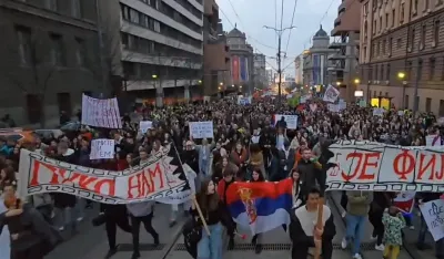 (VIDEO) Protest srednjo&scaron;kolaca u Beogradu: "&Scaron;irimo ljubav, &scaron;irimo pravdu!"