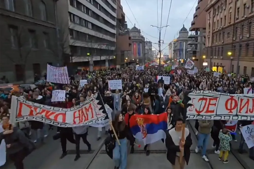 (VIDEO) Protest srednjo&scaron;kolaca u Beogradu: "&Scaron;irimo ljubav, &scaron;irimo pravdu!"