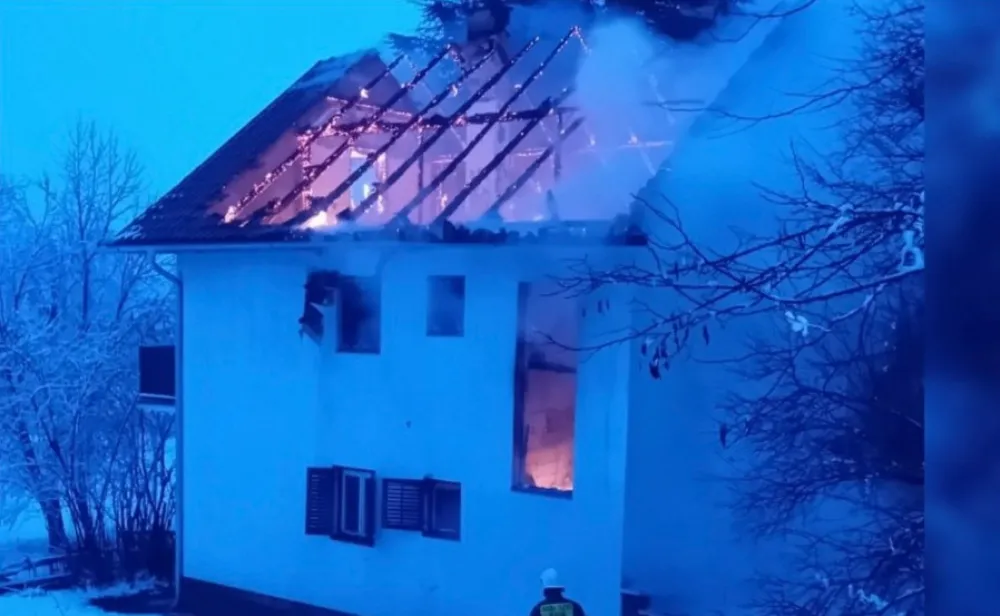 Berane: Požari u naselju Buče, izgoreli vikendica i krov kuće