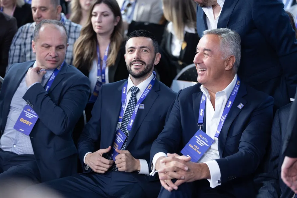 Milo Đukanović izabran za počasnog predsjednika DPS-a