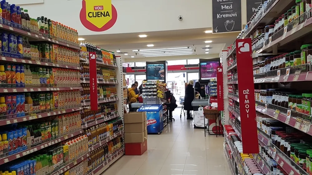 Manje kupaca u objektima kompanije Voli u Bijelom Polju tokom prvog dana bojkota: Marketi prazniji
