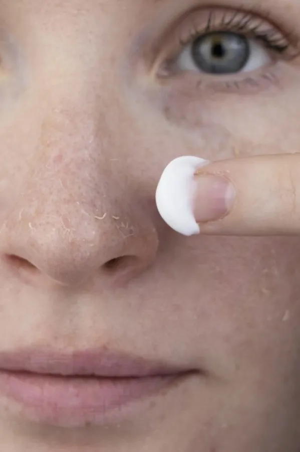 Perutanje kože lica i tijela: Za&scaron;to nastaje i kako rije&scaron;iti problem?