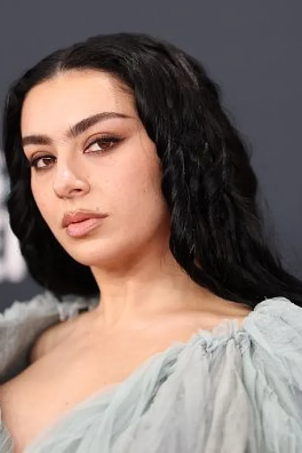 Brat black boja kose će biti najveći proljećni trend