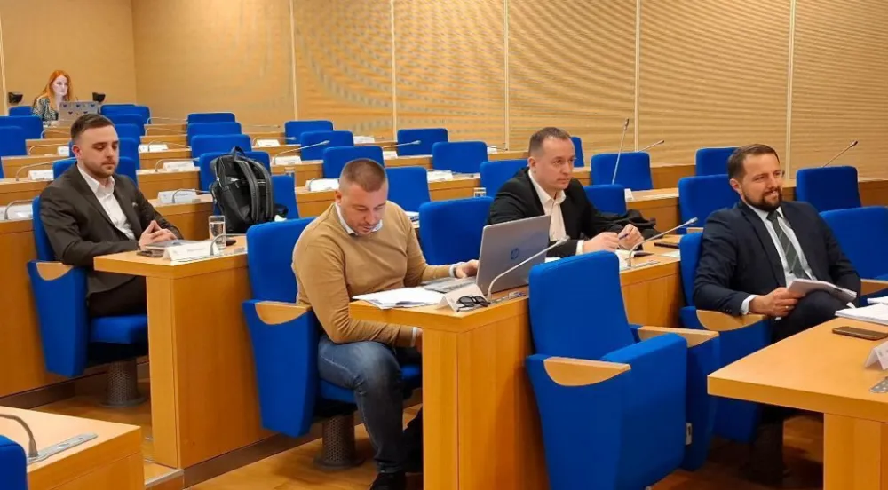 Skup&scaron;tina Glavnog grada razmatra budžet i brojna imenovanja: Mujović predlaže Senića, odbornici protiv