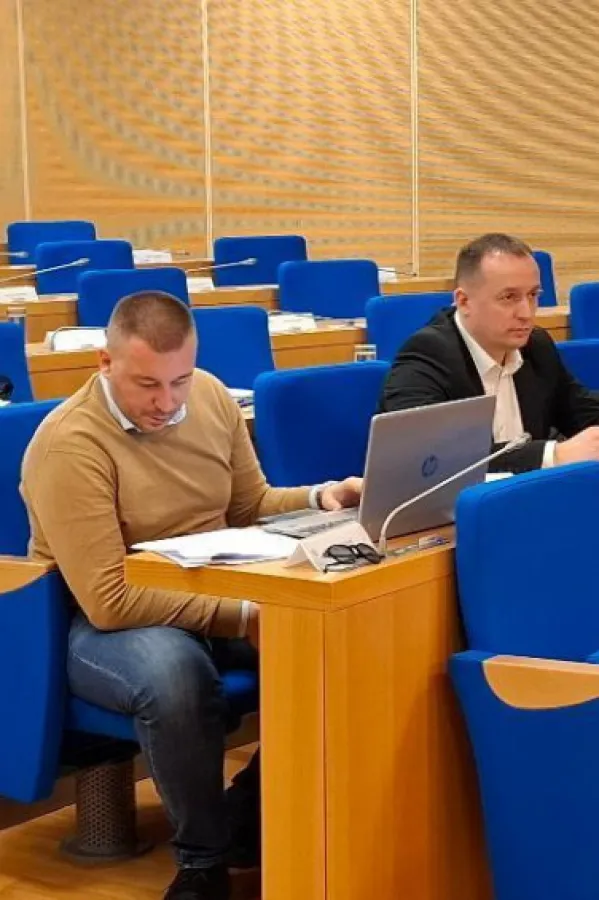 Skup&scaron;tina Glavnog grada razmatra budžet i brojna imenovanja: Mujović predlaže Senića, odbornici protiv