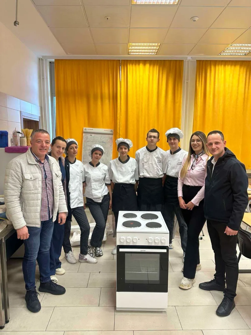 SM&Scaron; "Golubovci" stigla donacija: &Scaron;poret na dar za đake kuvare i gastronome