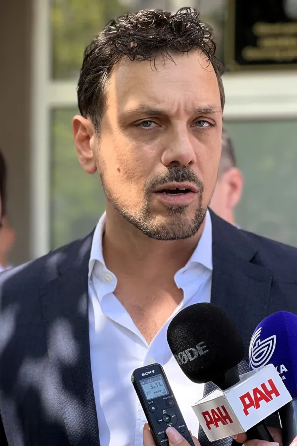 Kadić: Svi neophodni ljekovi za terapiju su na listi, ne unositi paniku među građane