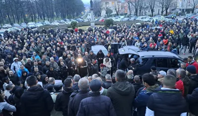 (FOTO/VIDEO) Protest u Nik&scaron;iću zbog oslobađajuće presude za ubistvo Mrdaka: Pravda je sahranjena