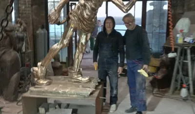 Glamočak u radionici sa kolegom