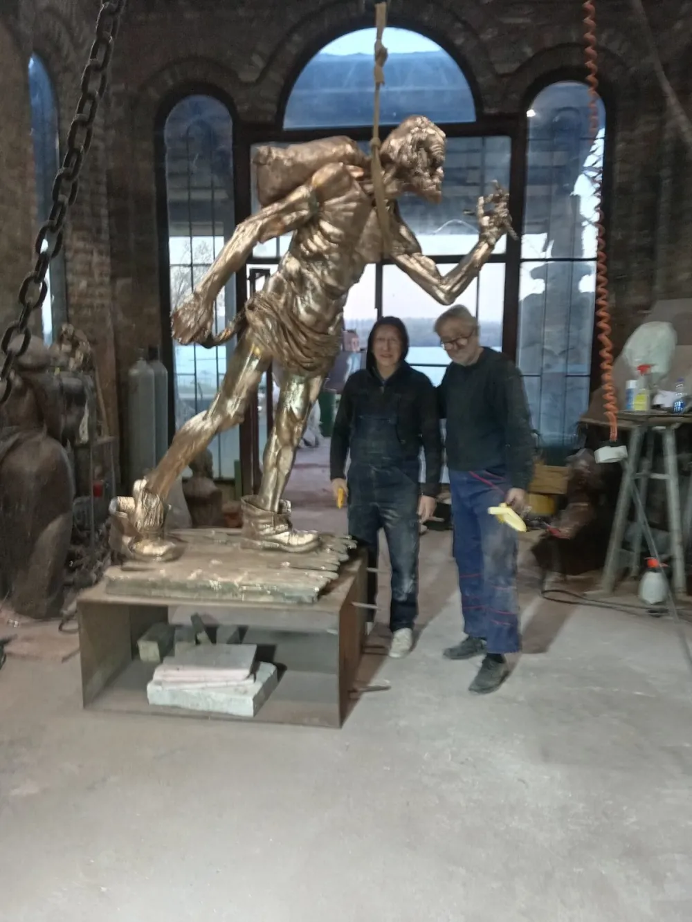 Glamočak u radionici sa kolegom