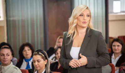 Ivana Karađinović ispred Građanskog pokreta URA