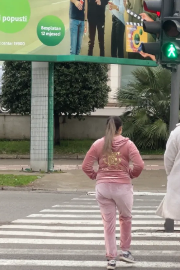 (VIDEO) Od Bulevara revolucije do TC Ginta&scaron;&nbsp;prijavom na taster pje&scaron;aci brže preko ulice