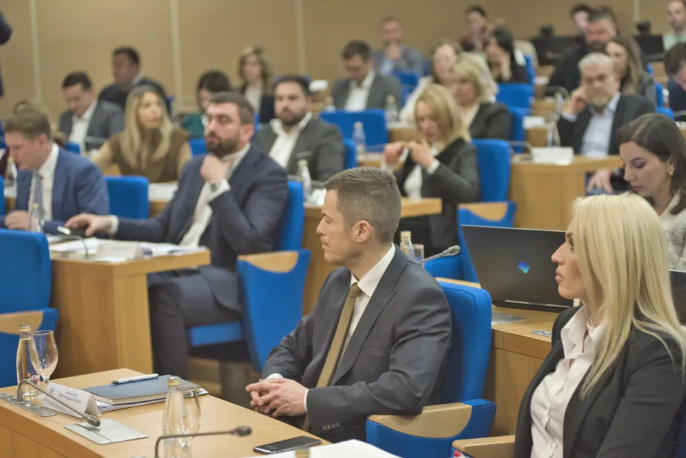 Mujović opoziciji odbio amandmane i odluke, a zove ih na razgovor