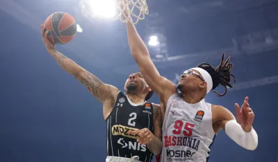 Дуел Карлика Џонса и Монекеа