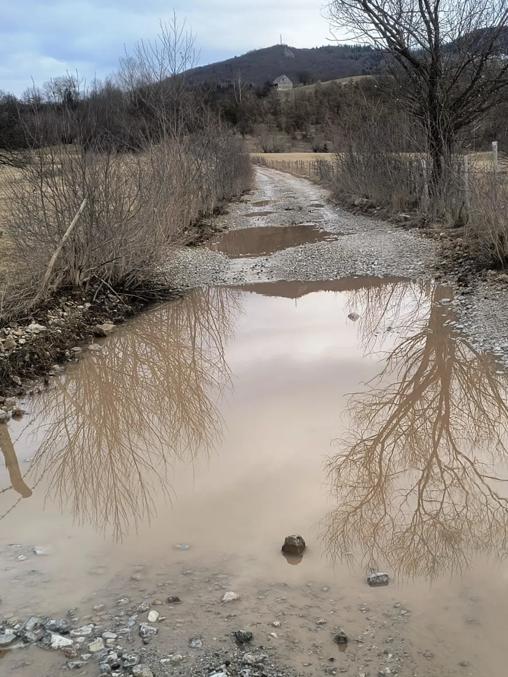 Mje&scaron;tani MZ Vrulja primorani na građansku neposlu&scaron;nost:&nbsp;Put uni&scaron;tili kamioni koncesionara