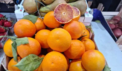 Crvena pomorandža četiri eura