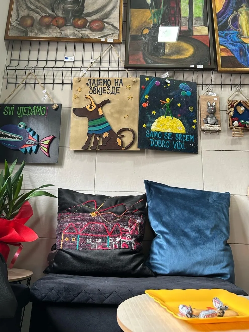 Suvenirnica Art-&scaron;op u Nik&scaron;iću daje doprinos inkluziji: Zaposlene tri žene sa invaliditetom