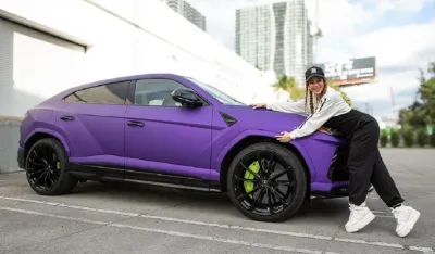 &Scaron;akira poklonila lamborgini