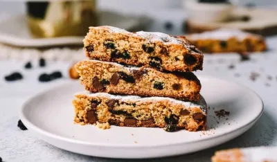 Kolač s brusnicama i čokoladom