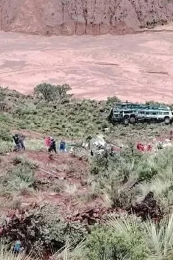 Tragedija u Boliviji: U sudaru autobusa i kamiona najmanje 15 mrtvih