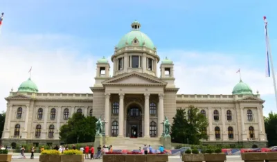 Poslanici vladajuće većine nastavili raspravu uprkos ometanjima opozicije