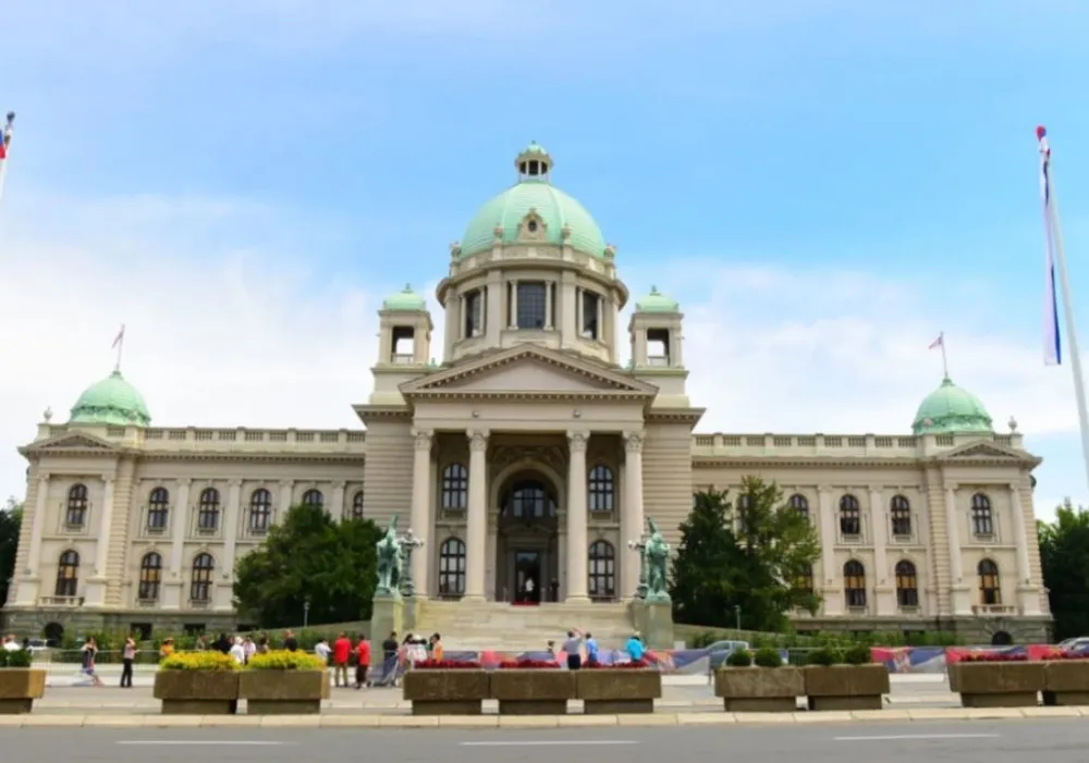 Poslanici vladajuće većine nastavili raspravu uprkos ometanjima opozicije
