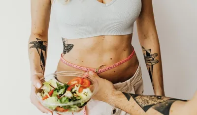 Ljudi koji nisu skloni debljanju praktikuju ovaj genijalni trik